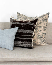 Load image into Gallery viewer, Danny Floral Print Pillow Cover
